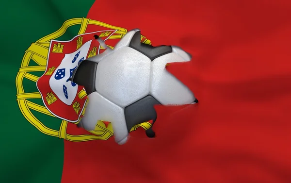 Le trou dans le drapeau du Portugal et le ballon de football — Photo
