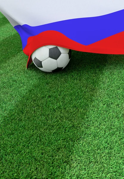 Футбольный мяч и национальный флаг России, зеленая трава — стоковое фото