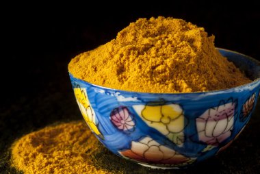 Zemin zerdeçal boyalı kemik çini kase