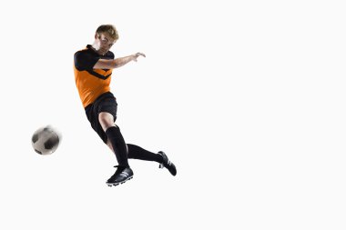 Atlet tekme futbol topu