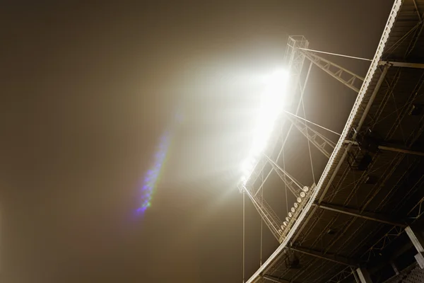 Weergave van stadion lichten 's nachts — Stockfoto