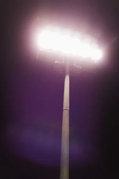 Widok na stadion światła w nocy — Zdjęcie stockowe
