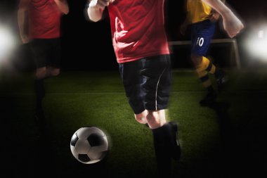 Futbol oyuncu tekme futbol topu