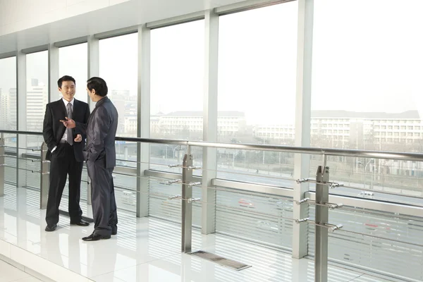 Two Businessmen Talking — Stock Photo, Image