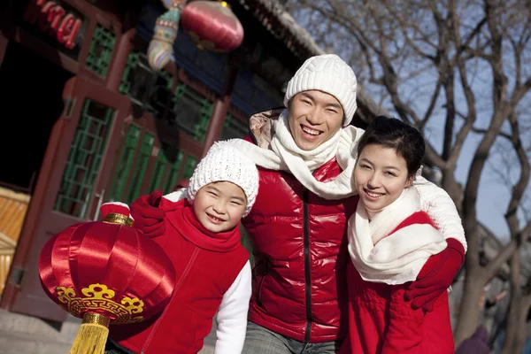 La famiglia festeggia il capodanno cinese — Foto Stock