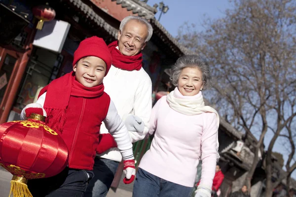 家庭庆祝中国农历新年 — 图库照片