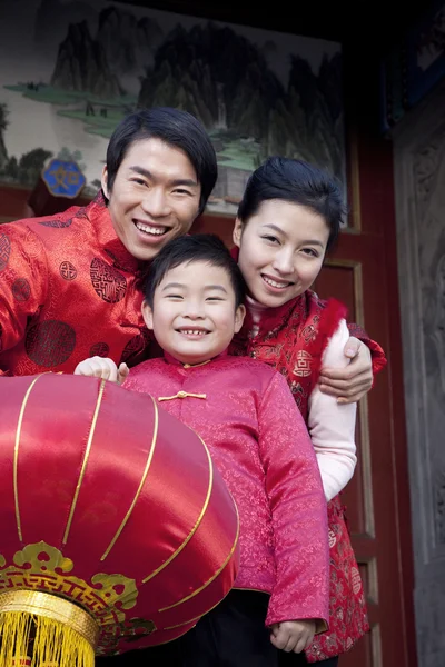 Familjen firar kinesiska nyåret — Stockfoto