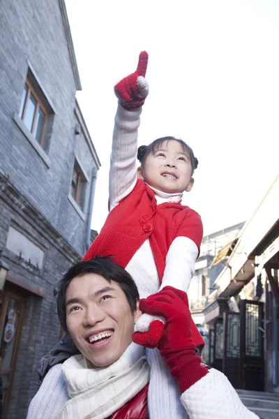 Tender moment between father and daughter — Stock Photo, Image