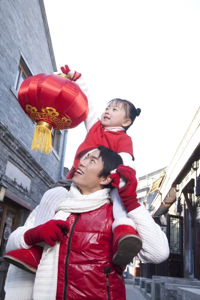 Tender moment between father and daughter — Stock Photo, Image