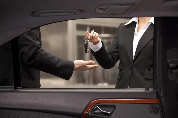 Car dealer giving buyer keys — Stock Photo, Image