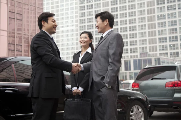 Three businesspeople outdoors — Stock Photo, Image