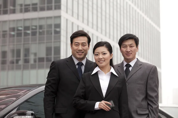 Three businesspeople outdoors — Stock Photo, Image