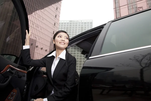 Businesswoman exiting a car — Stock Photo, Image