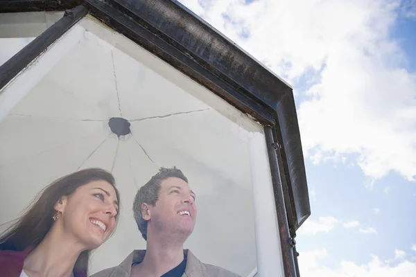 Portrait d'un couple dans un phare — Photo