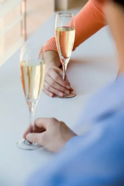 Couple having champagne together — Stock Photo, Image