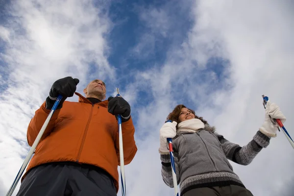 Mature couple skiing — Stock Photo, Image