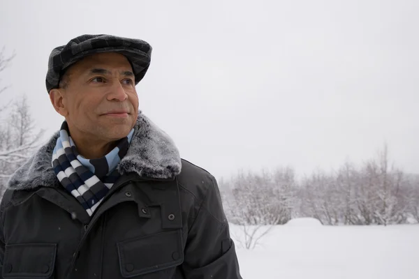 Retrato de un hombre con una gorra plana — Foto de Stock