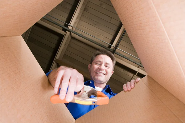 Man and cardboard box — Stock Photo, Image