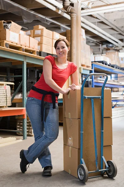 Portret van de magazijnmedewerker — Stockfoto