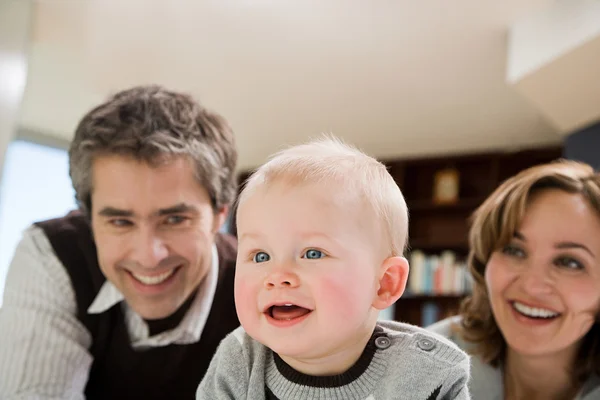 Father kissing his sons head — Stock Photo, Image