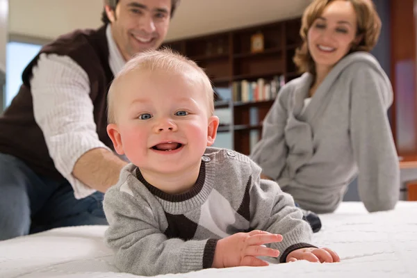 Ouders en hun baby — Stockfoto