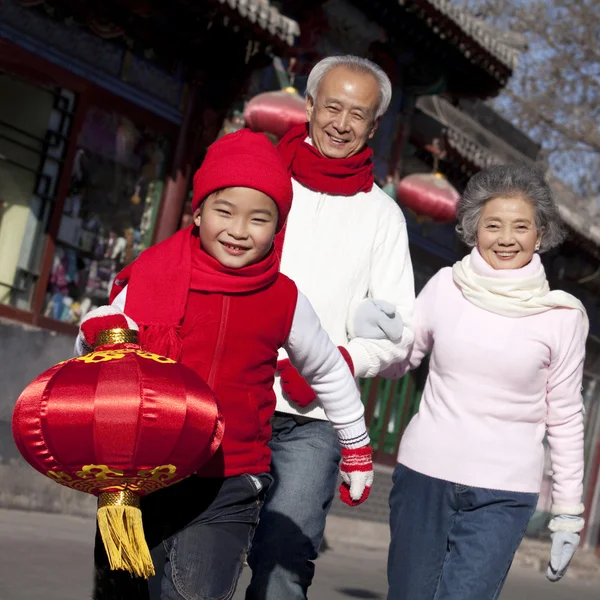 La famiglia festeggia il capodanno cinese — Foto Stock