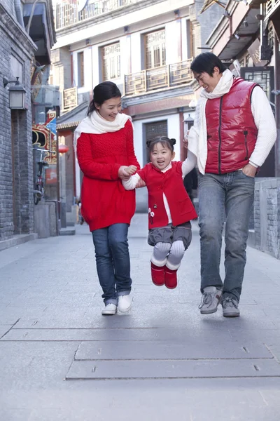 Family having fun in Hutong — Stock Photo, Image