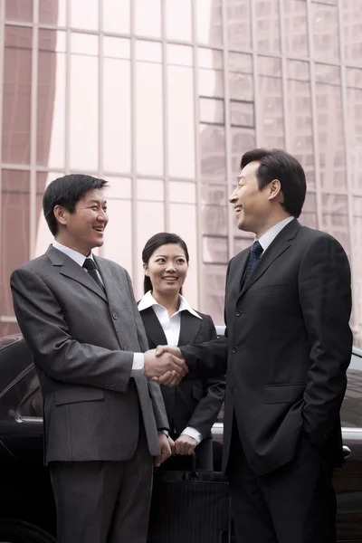 Three business people outdoors — Stock Photo, Image