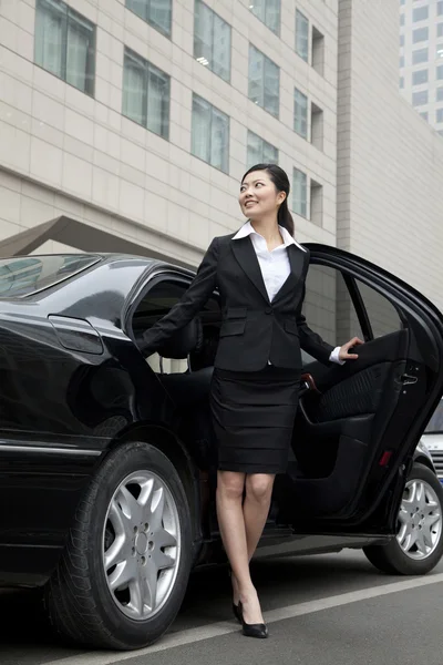 Businesswoman stepping out a car — Stock Photo, Image