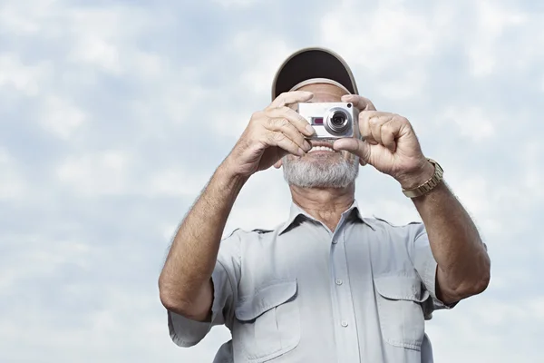 Mann macht ein Foto — Stockfoto