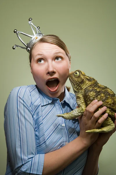 Office worker holding a frog — Stock Photo, Image