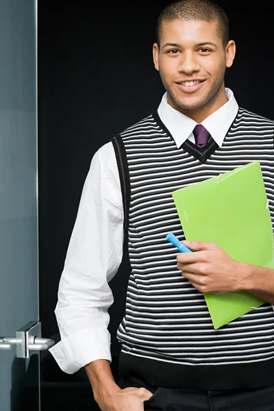 Office worker at door smiling — Stock Photo, Image