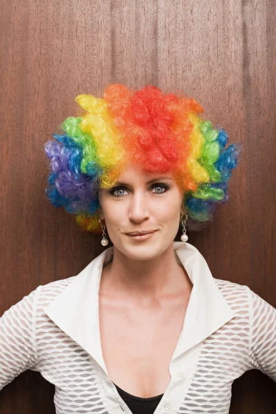 Businesswoman wearing clown wig — Stock Photo, Image