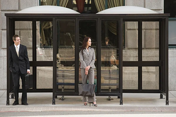 People waiting at bus stop — Stock Photo, Image