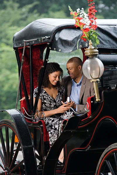 Man proposing to woman — Stock Photo, Image