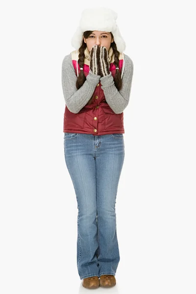 Young woman feeling the cold — Stock Photo, Image