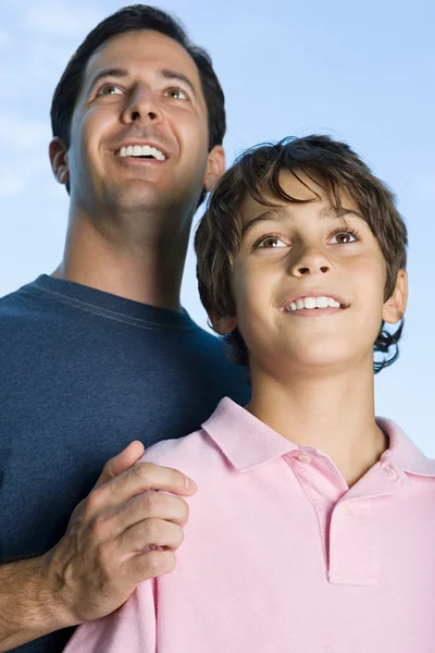 Pai e filho sorrindo retrato — Fotografia de Stock