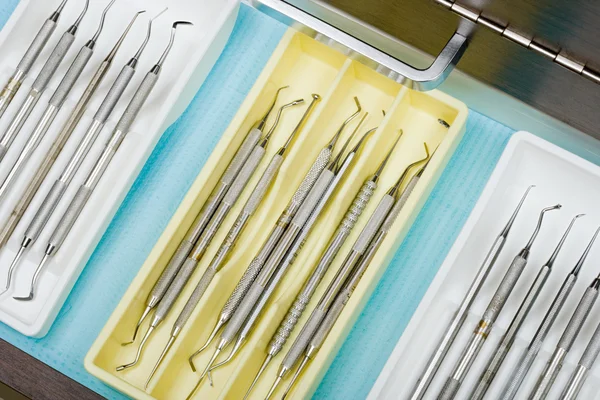 Attrezzature dentistiche in gabinetto del dentista — Foto Stock