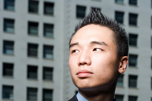 Sério asiático jovem homem — Fotografia de Stock