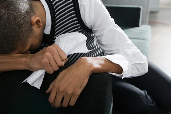 Trabajador negro desesperado de la oficina —  Fotos de Stock