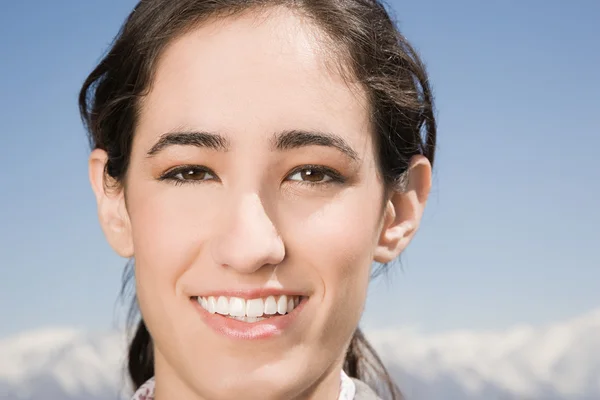 Rostro de una joven sonriente — Foto de Stock