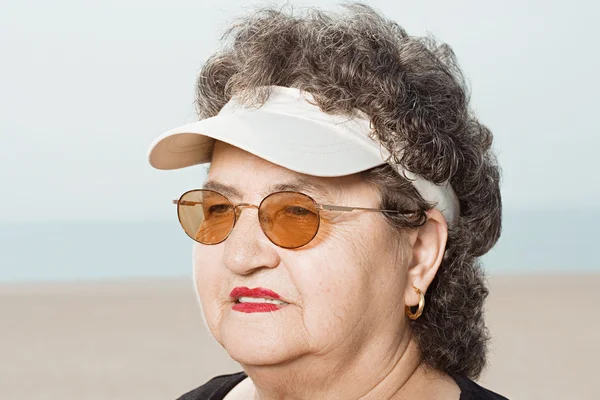 Woman wearing a sun visor — Stock Photo, Image