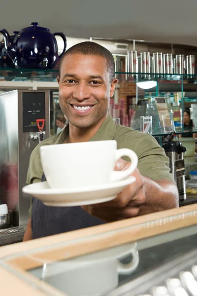 Kellner mit Kaffeetasse — Stockfoto