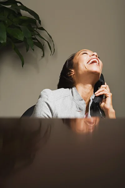 Business woman laughing on the telephone — Stock Photo, Image