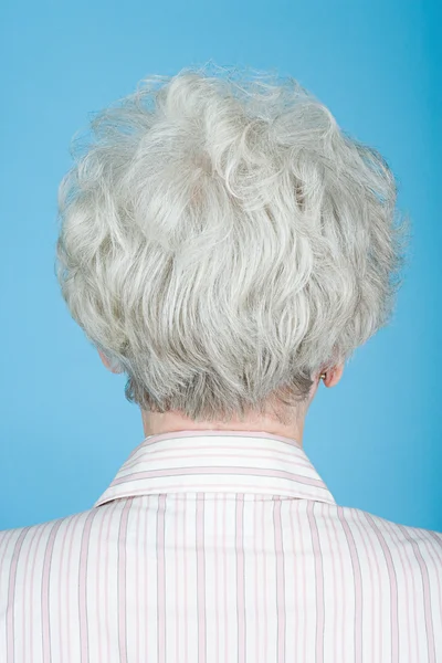 Vista posteriore della donna anziana — Foto Stock