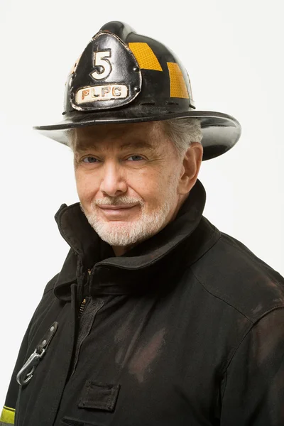 Viejo bombero en casco —  Fotos de Stock