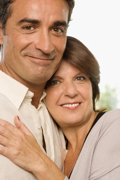 Ouder paar glimlachen — Stockfoto