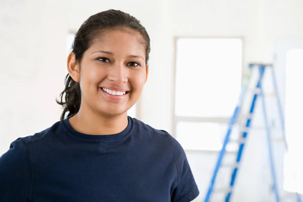 Retrato de uma mulher construtora — Fotografia de Stock