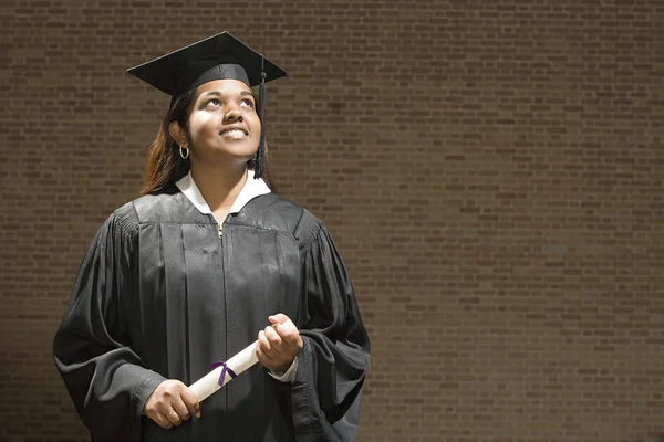 Diplômée titulaire d'un diplôme — Photo