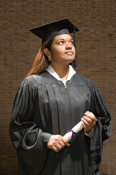 Diplômée titulaire d'un diplôme — Photo